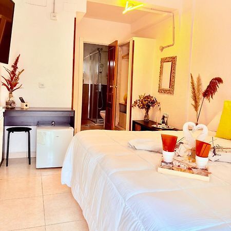 Hostal La Rosa กาเซเรส ภายนอก รูปภาพ
