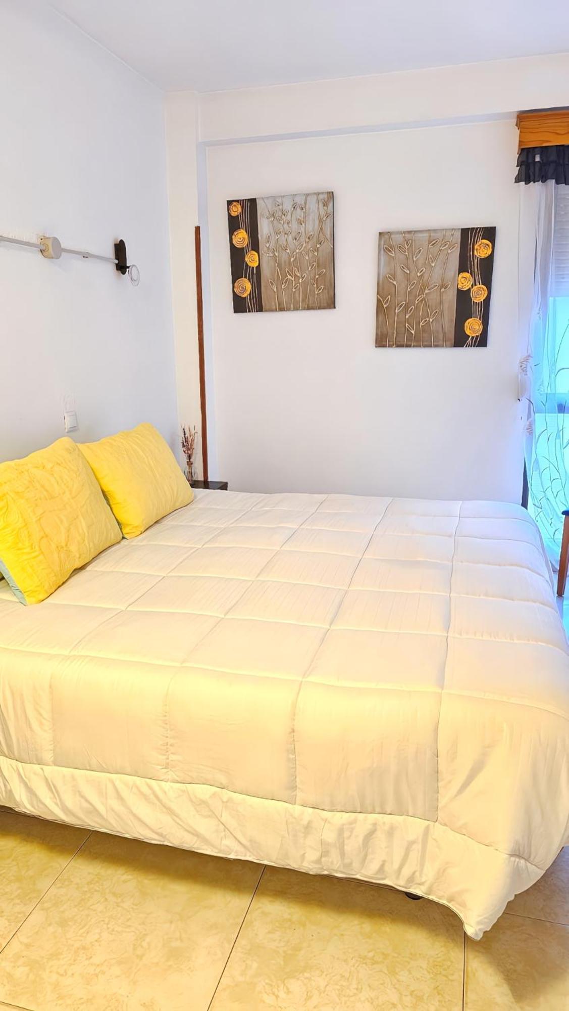 Hostal La Rosa กาเซเรส ภายนอก รูปภาพ