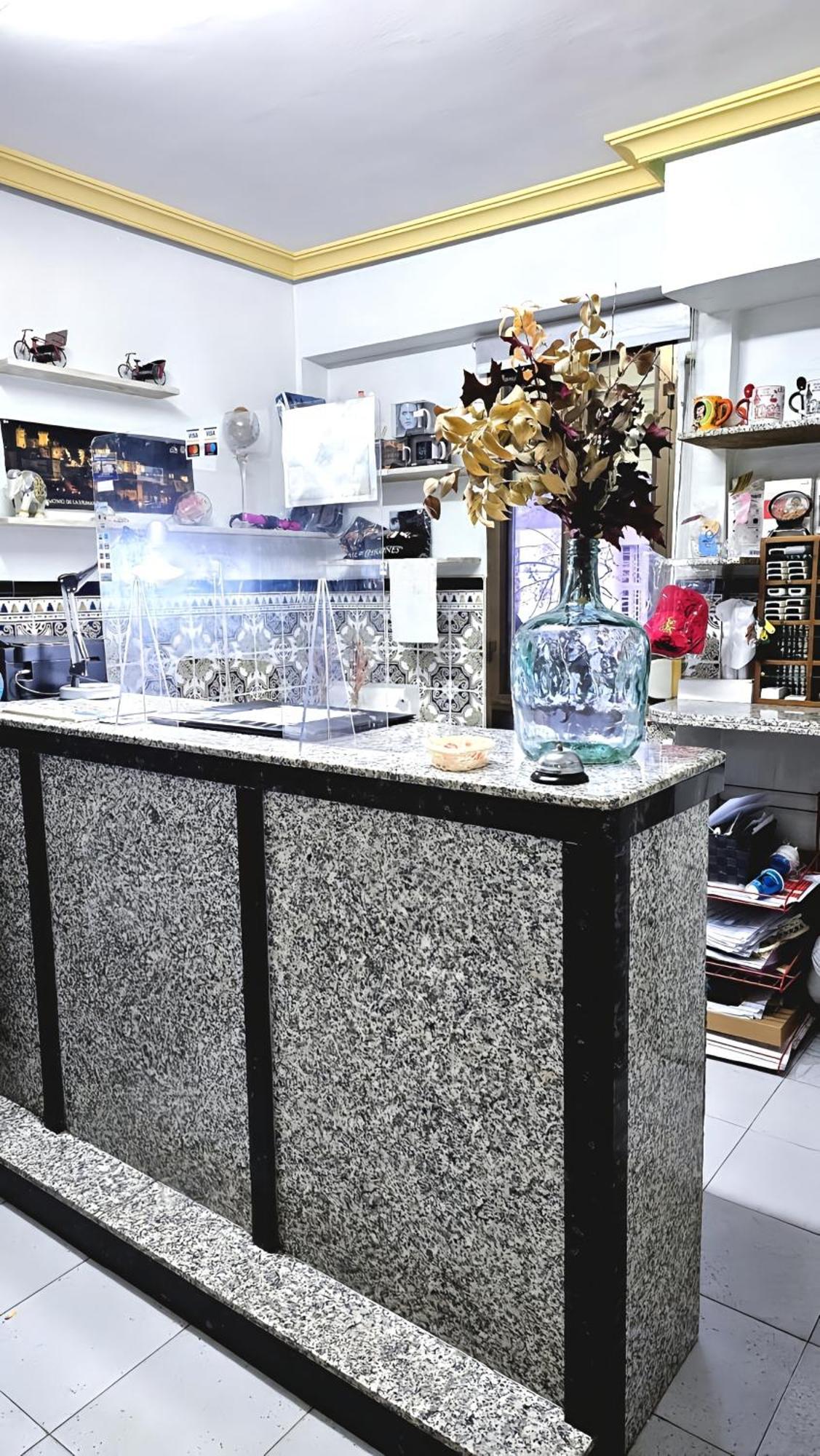 Hostal La Rosa กาเซเรส ภายนอก รูปภาพ