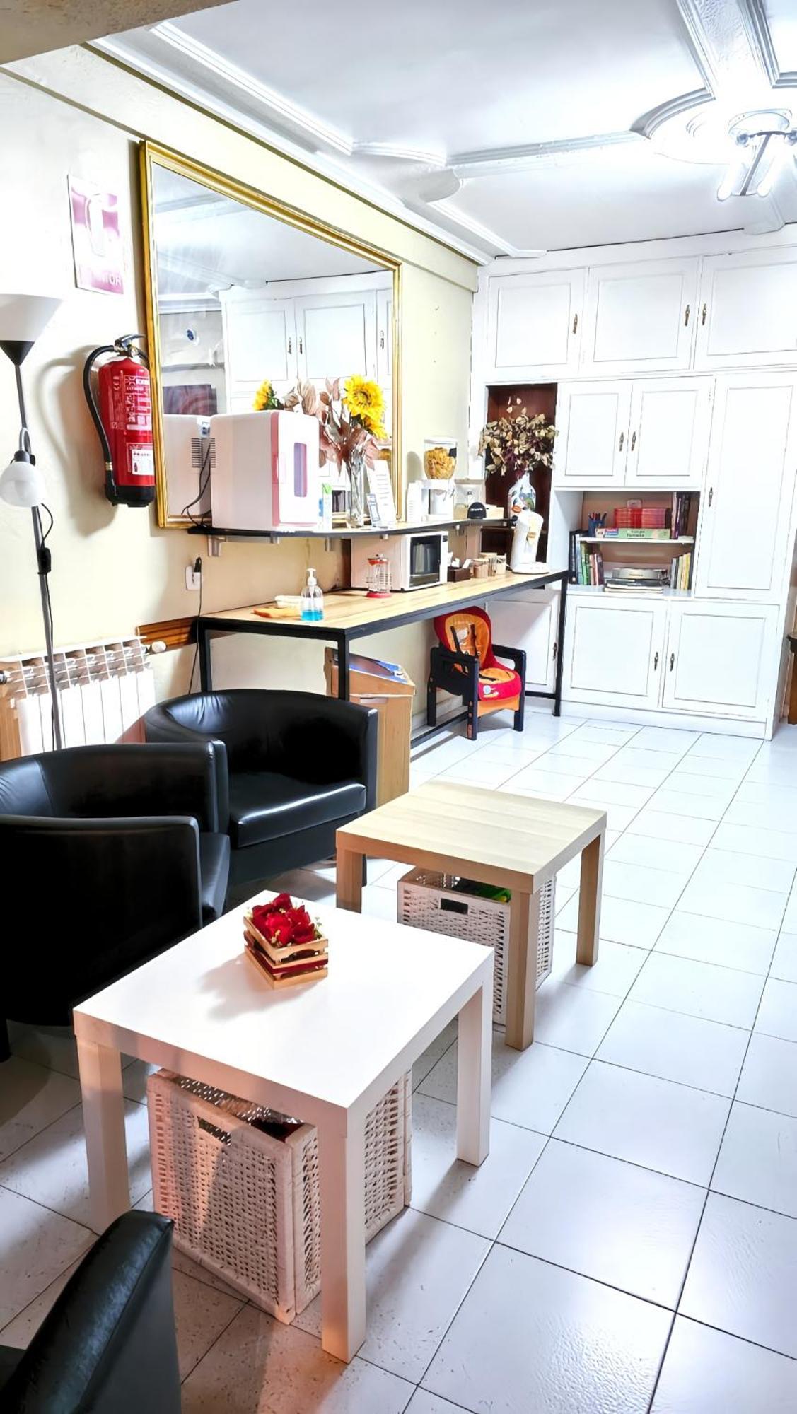 Hostal La Rosa กาเซเรส ภายนอก รูปภาพ