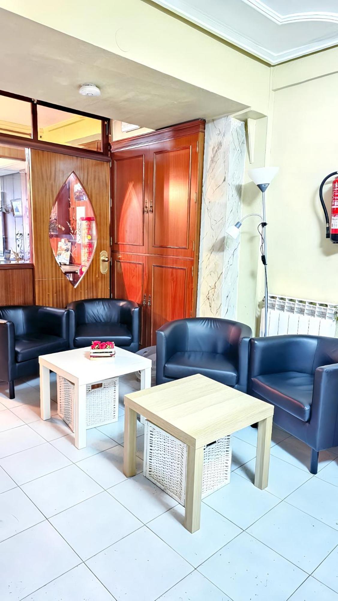 Hostal La Rosa กาเซเรส ภายนอก รูปภาพ