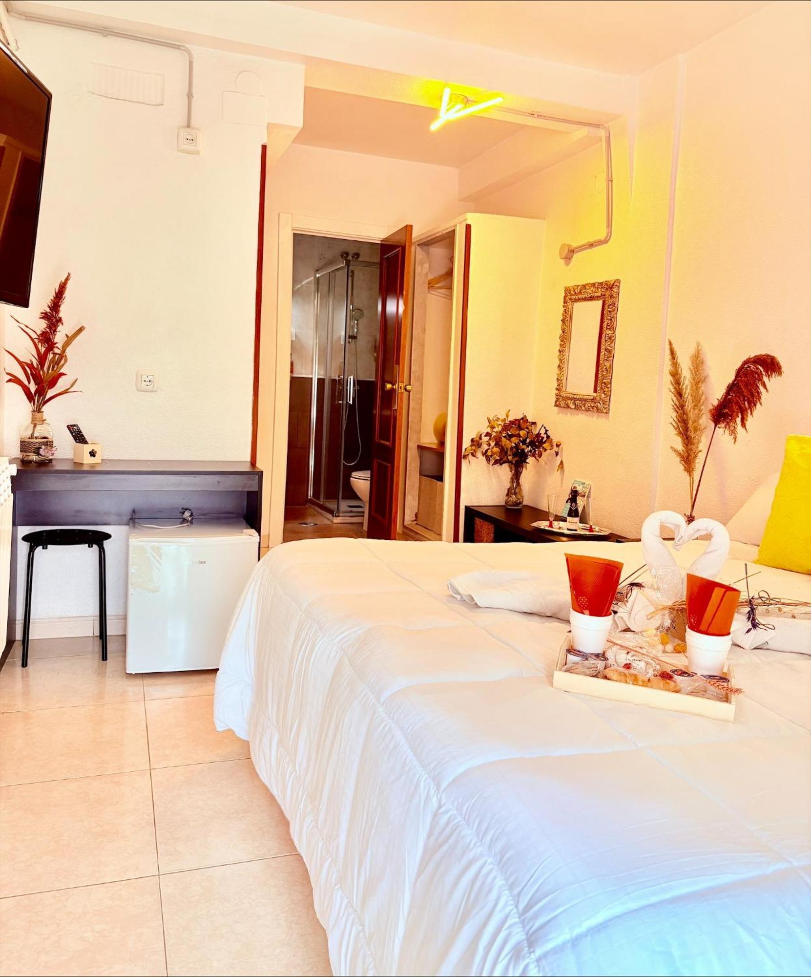 Hostal La Rosa กาเซเรส ภายนอก รูปภาพ