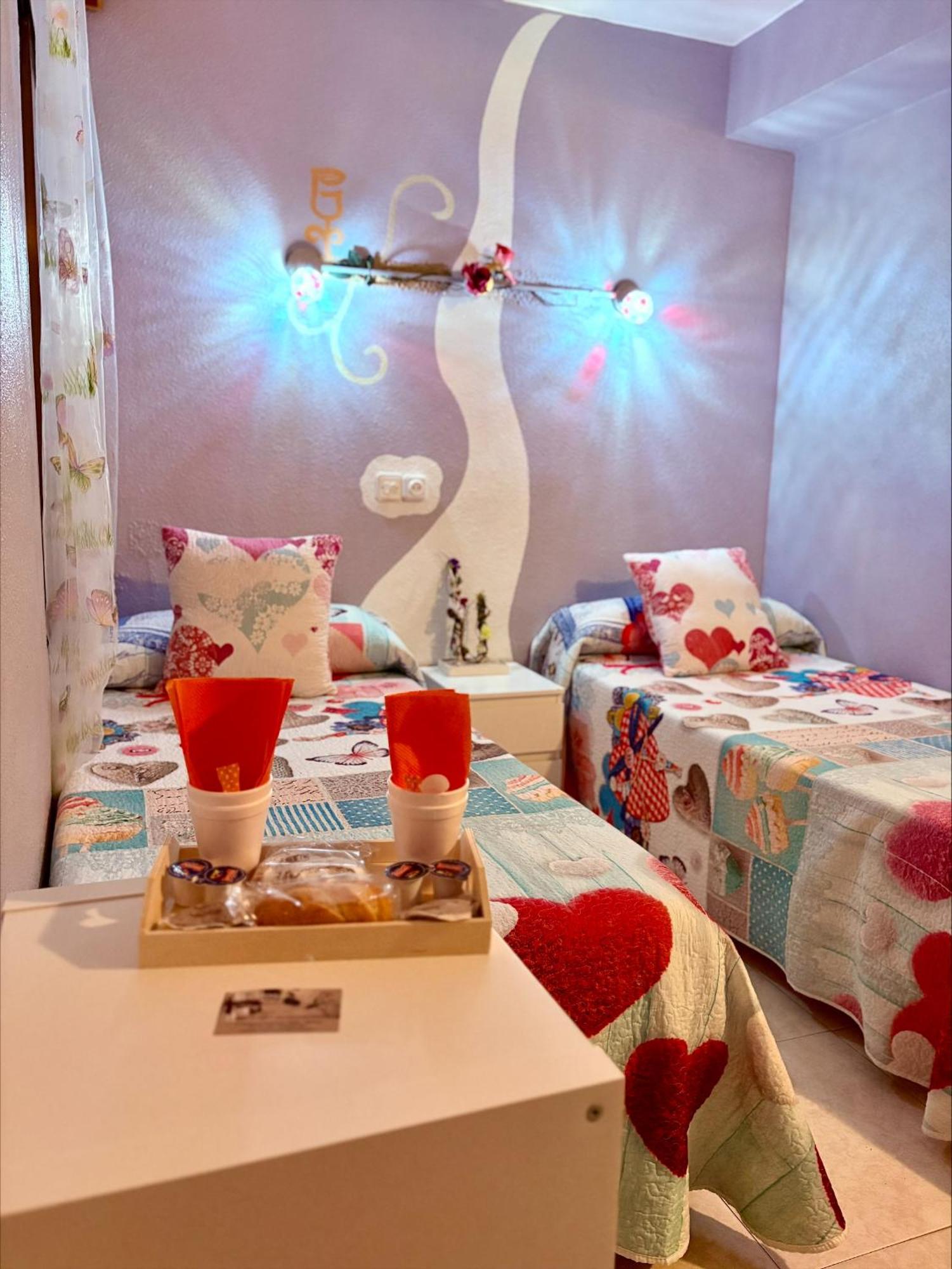 Hostal La Rosa กาเซเรส ภายนอก รูปภาพ